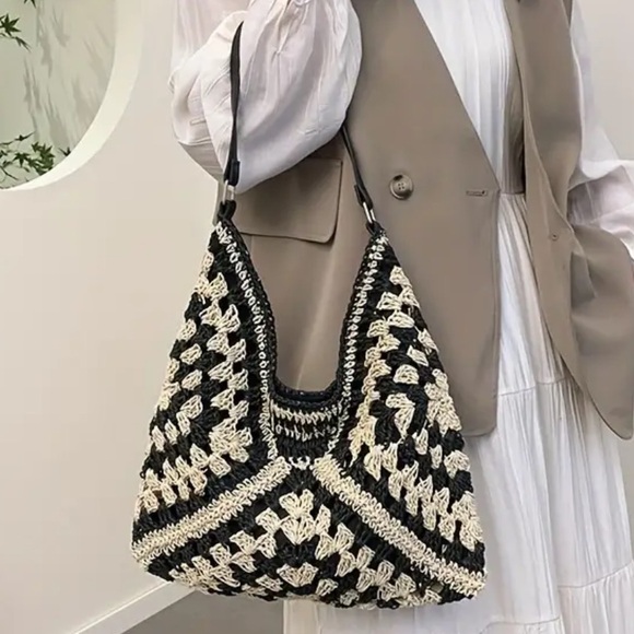 FINAL PRICE ❤️‍🔥 BEACH BAG ❤️‍🔥 NWT BLACK/CREAM HOBO BAG - Picture 6 of 10